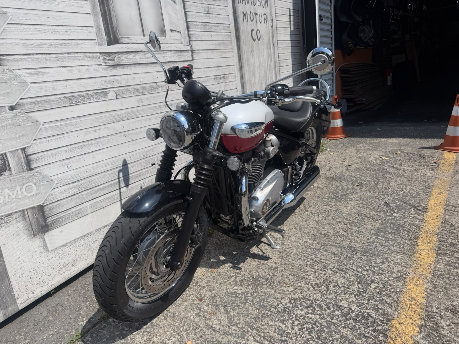 TRIUMPH BONNEVILLE SPEEDMASTER