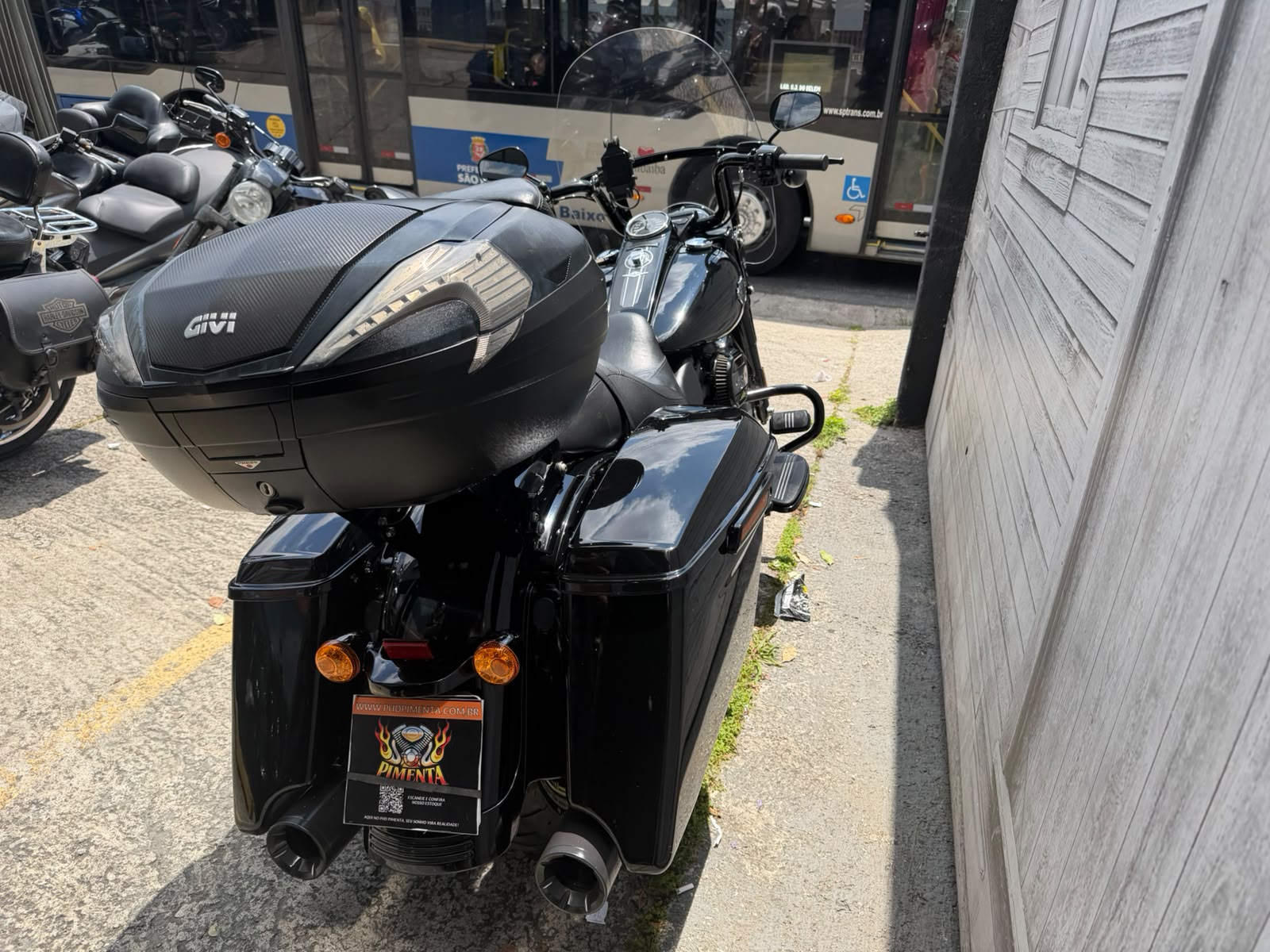HARLEY-DAVIDSON ROAD KING SPECIAL