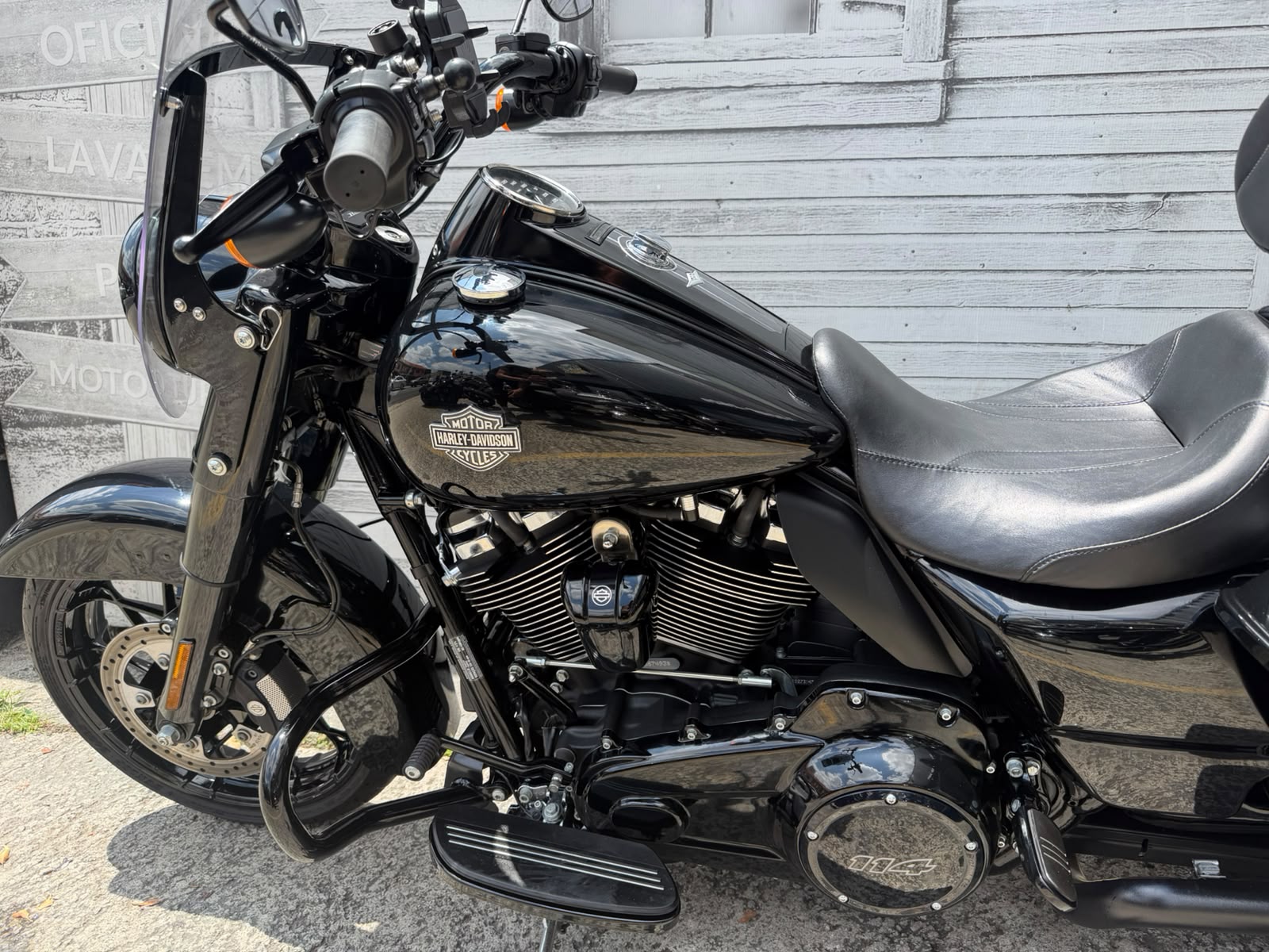 HARLEY-DAVIDSON ROAD KING SPECIAL