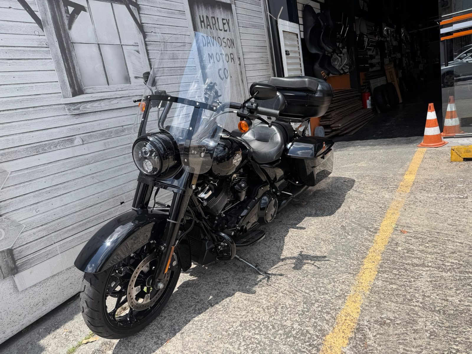 HARLEY-DAVIDSON ROAD KING SPECIAL