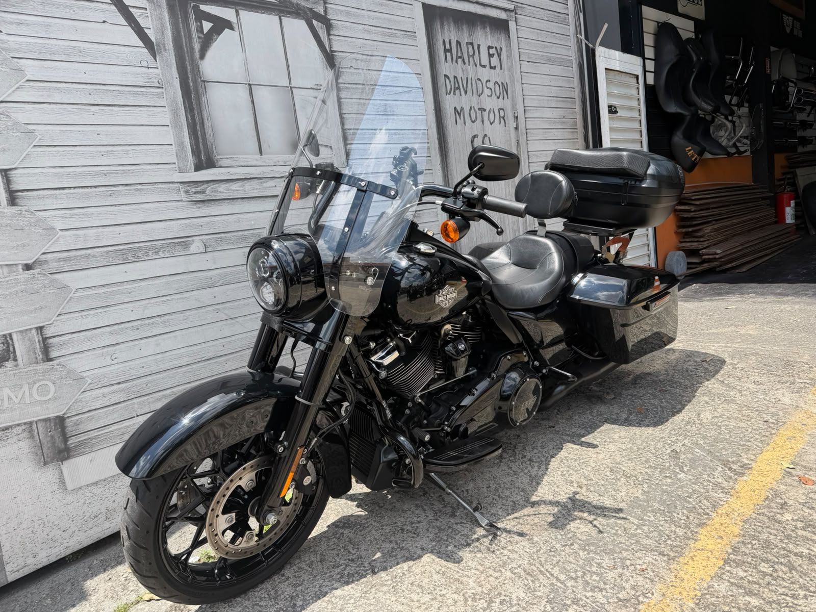 HARLEY-DAVIDSON ROAD KING SPECIAL