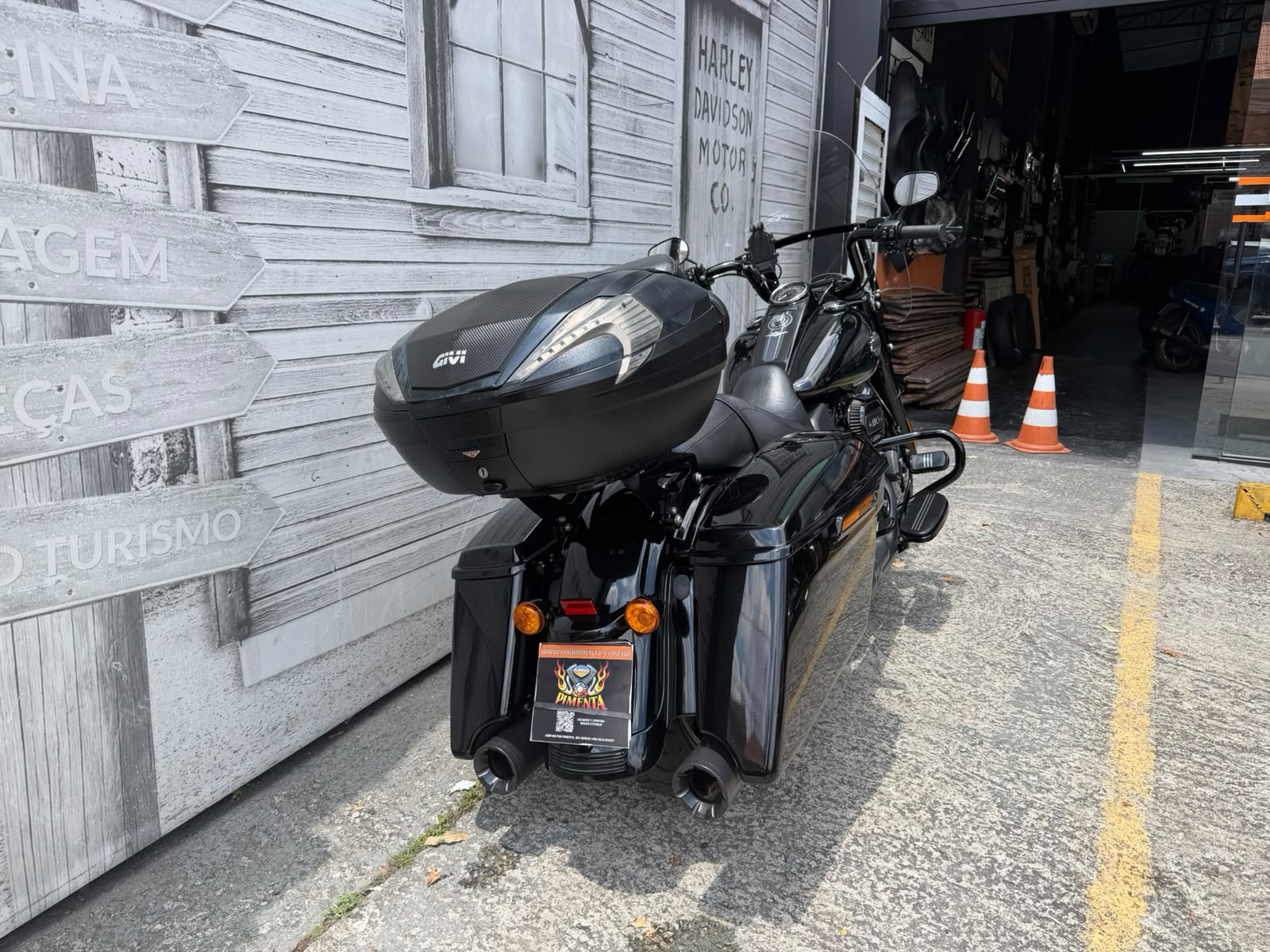 HARLEY-DAVIDSON ROAD KING SPECIAL