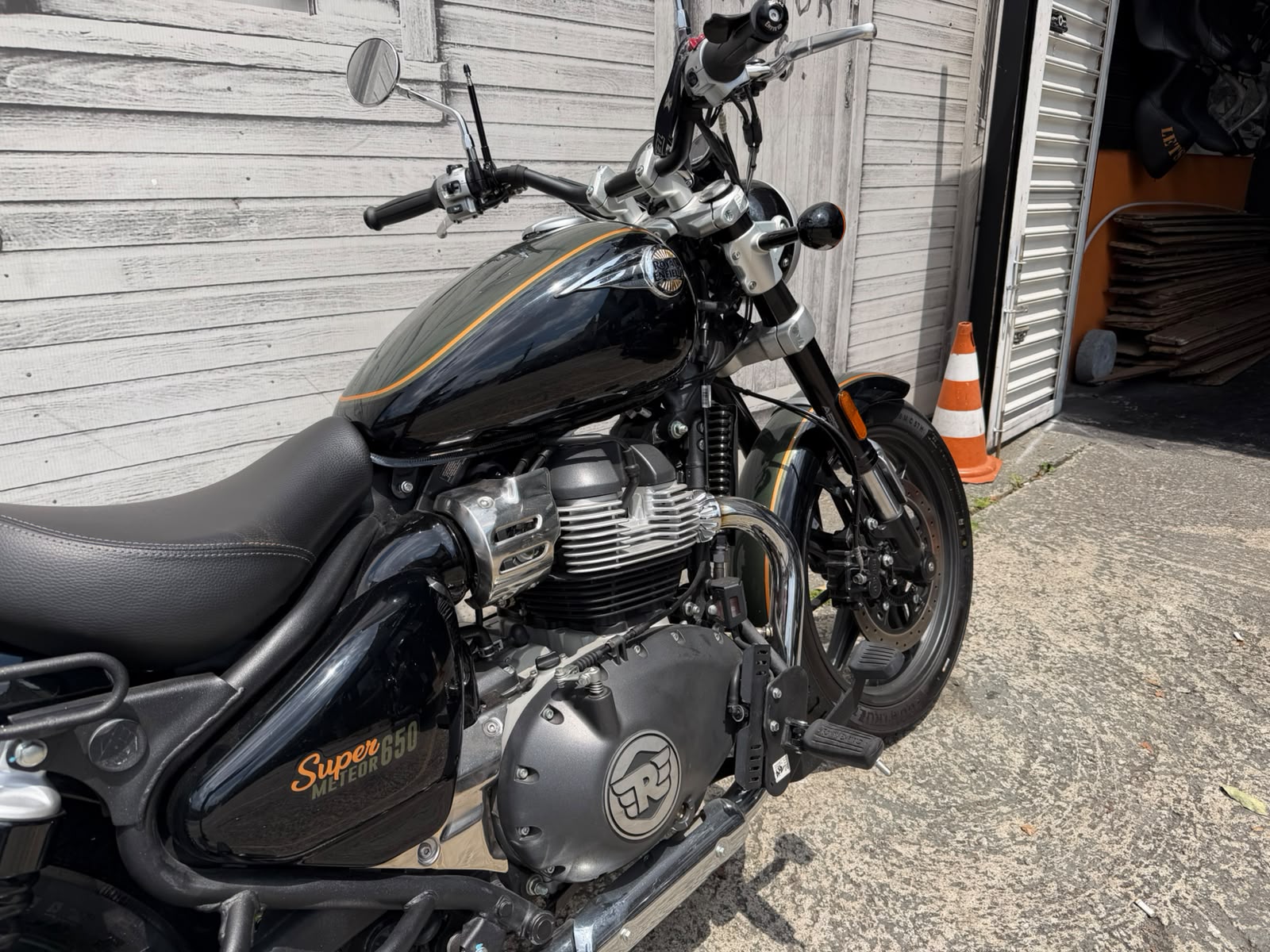ROYAL ENFIELD METEOR 650 INTERSTELLAR