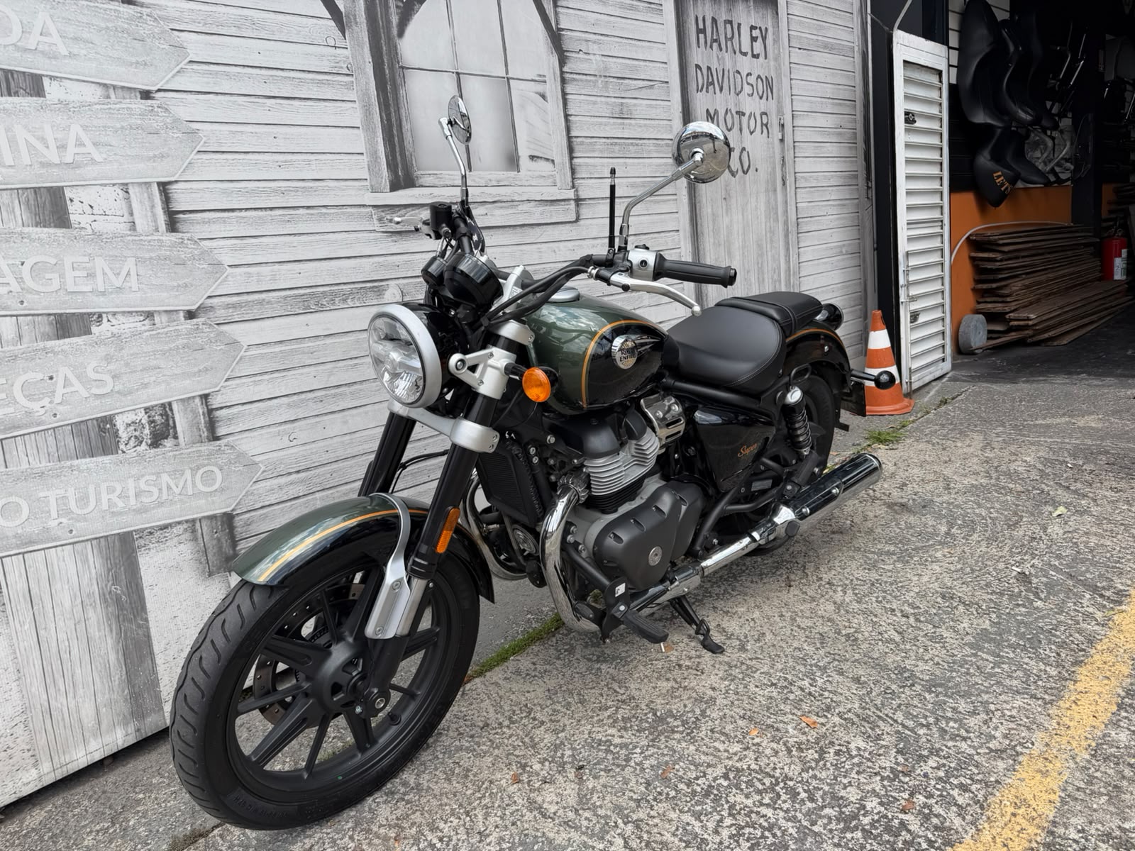 ROYAL ENFIELD METEOR 650 INTERSTELLAR
