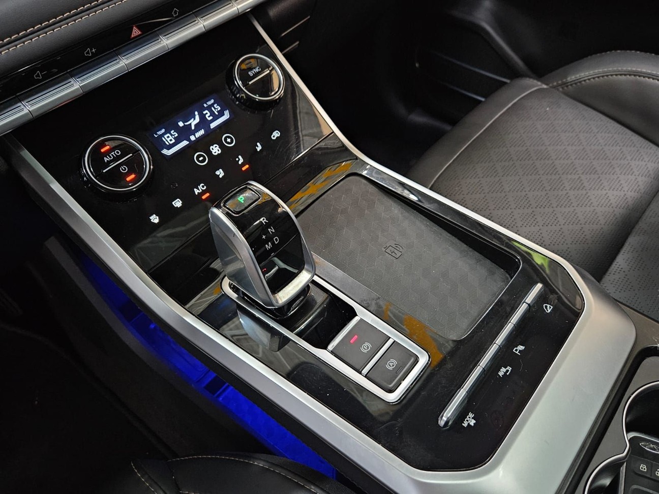 Car Image 16