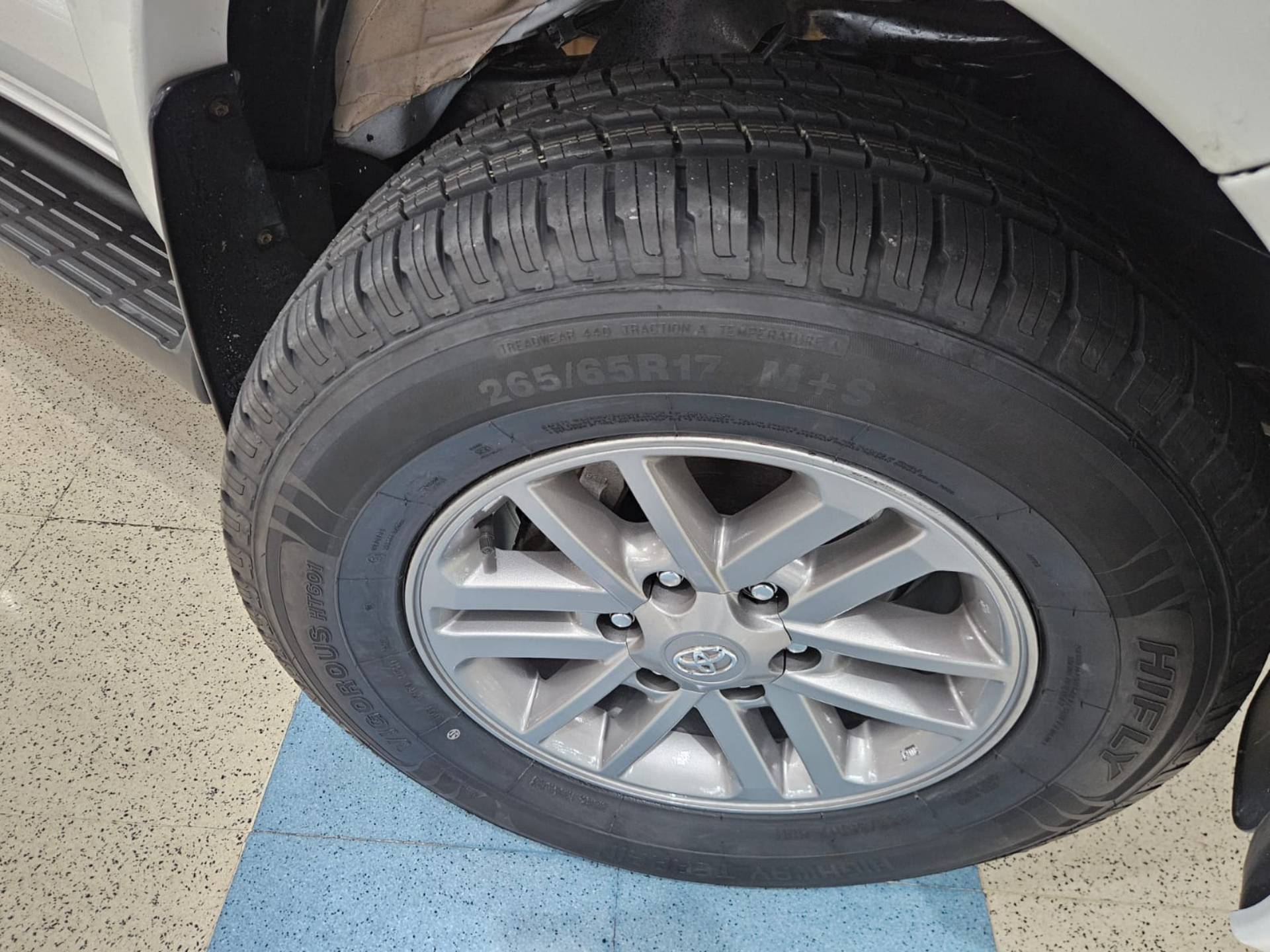 TOYOTA HILUX SW4