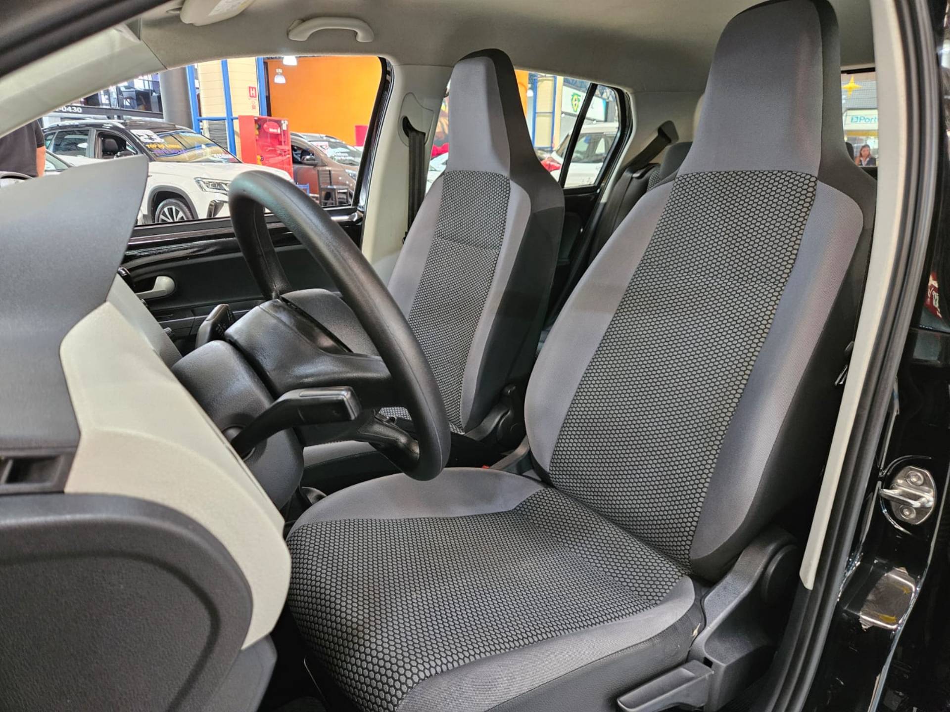 VOLKSWAGEN UP