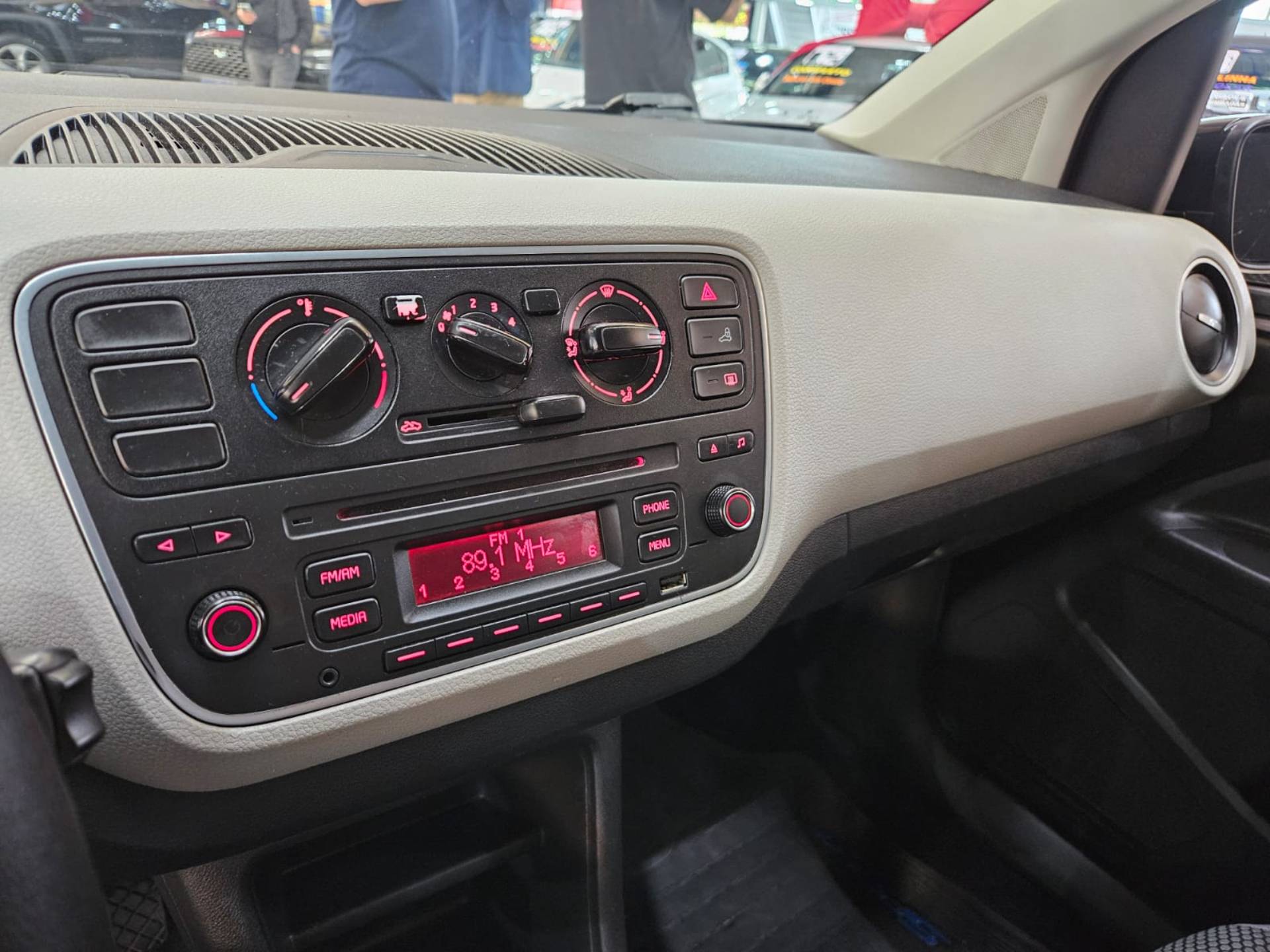 VOLKSWAGEN UP