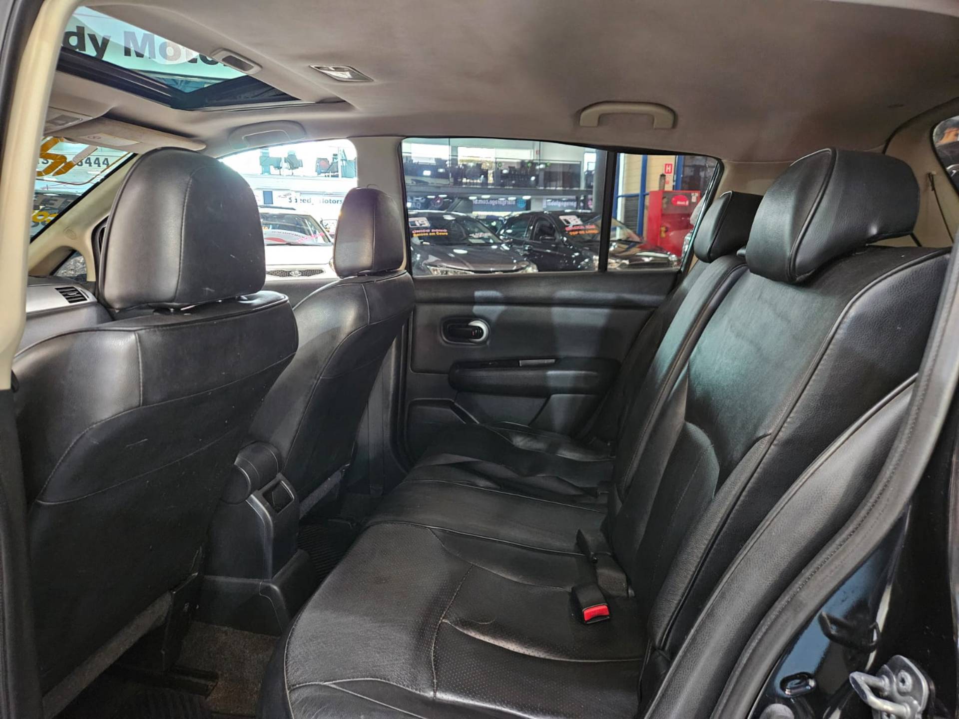 NISSAN TIIDA