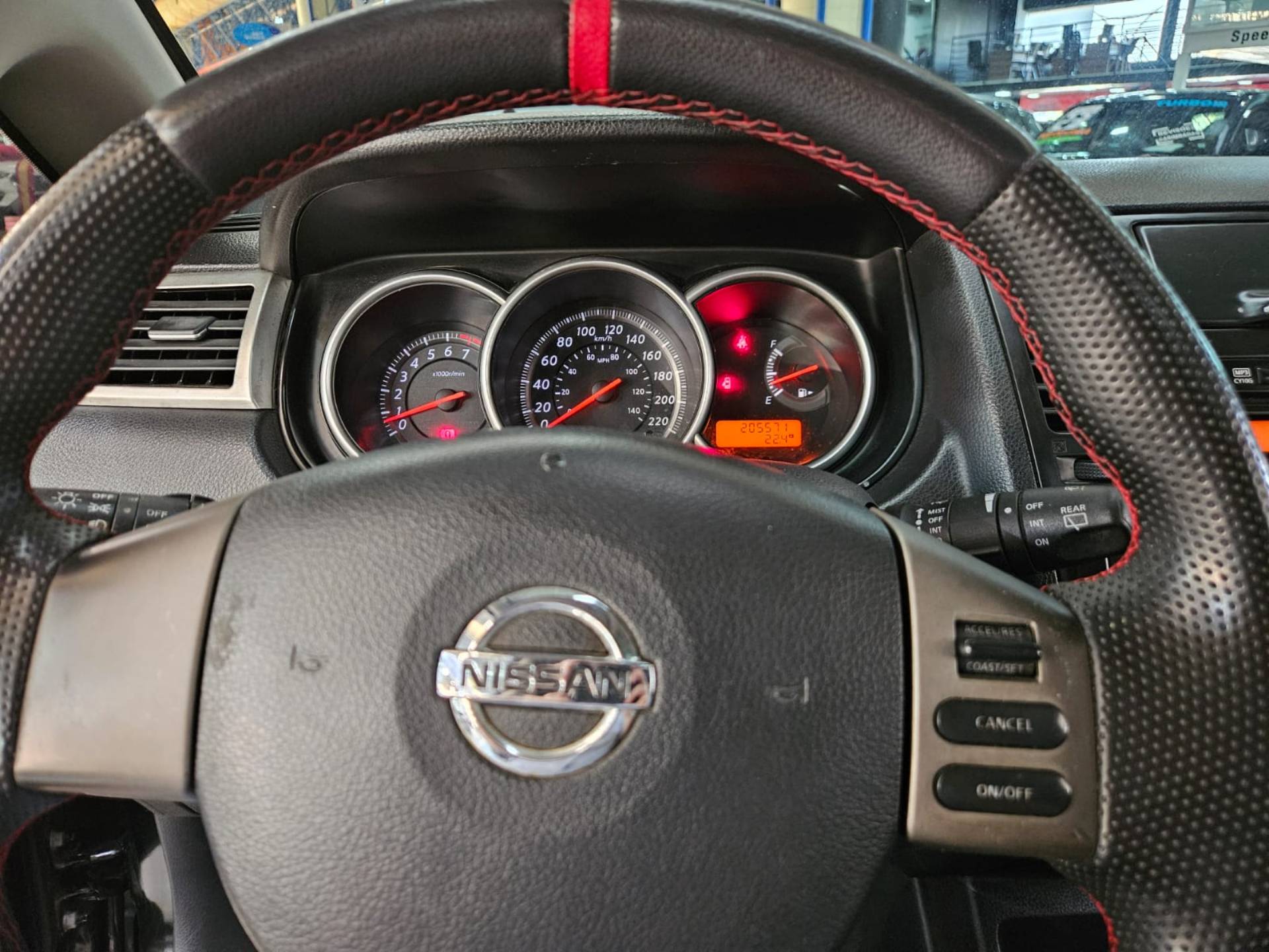 NISSAN TIIDA