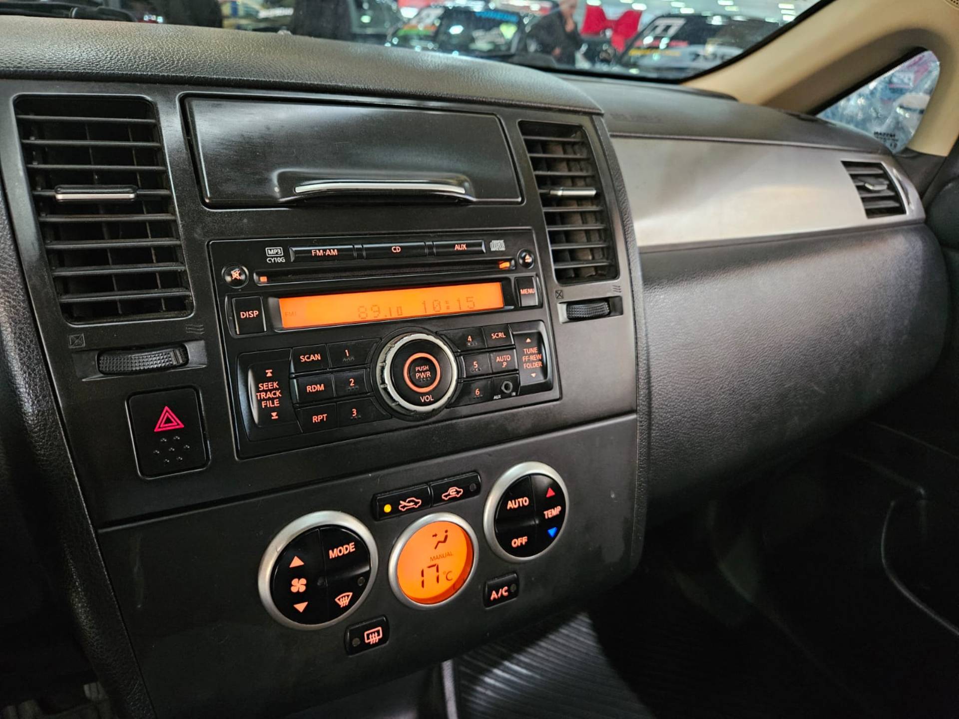 NISSAN TIIDA