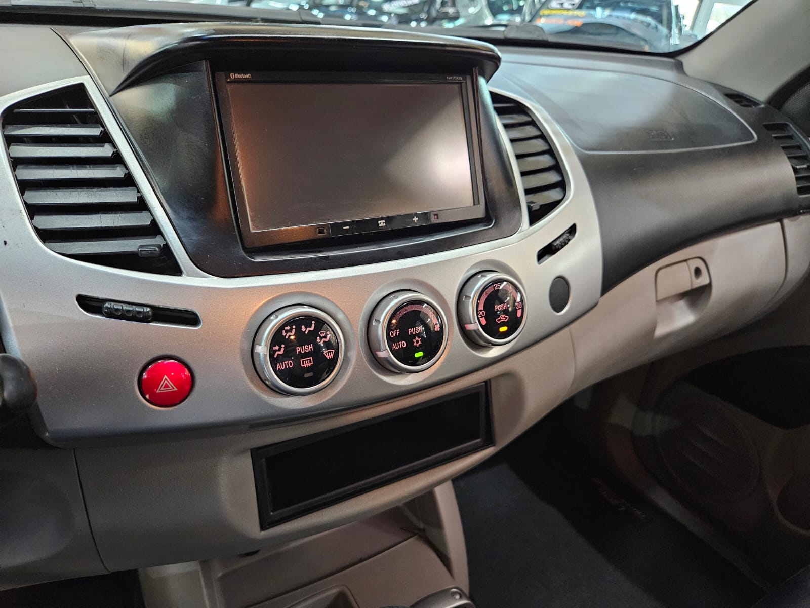 MITSUBISHI L200 TRITON
