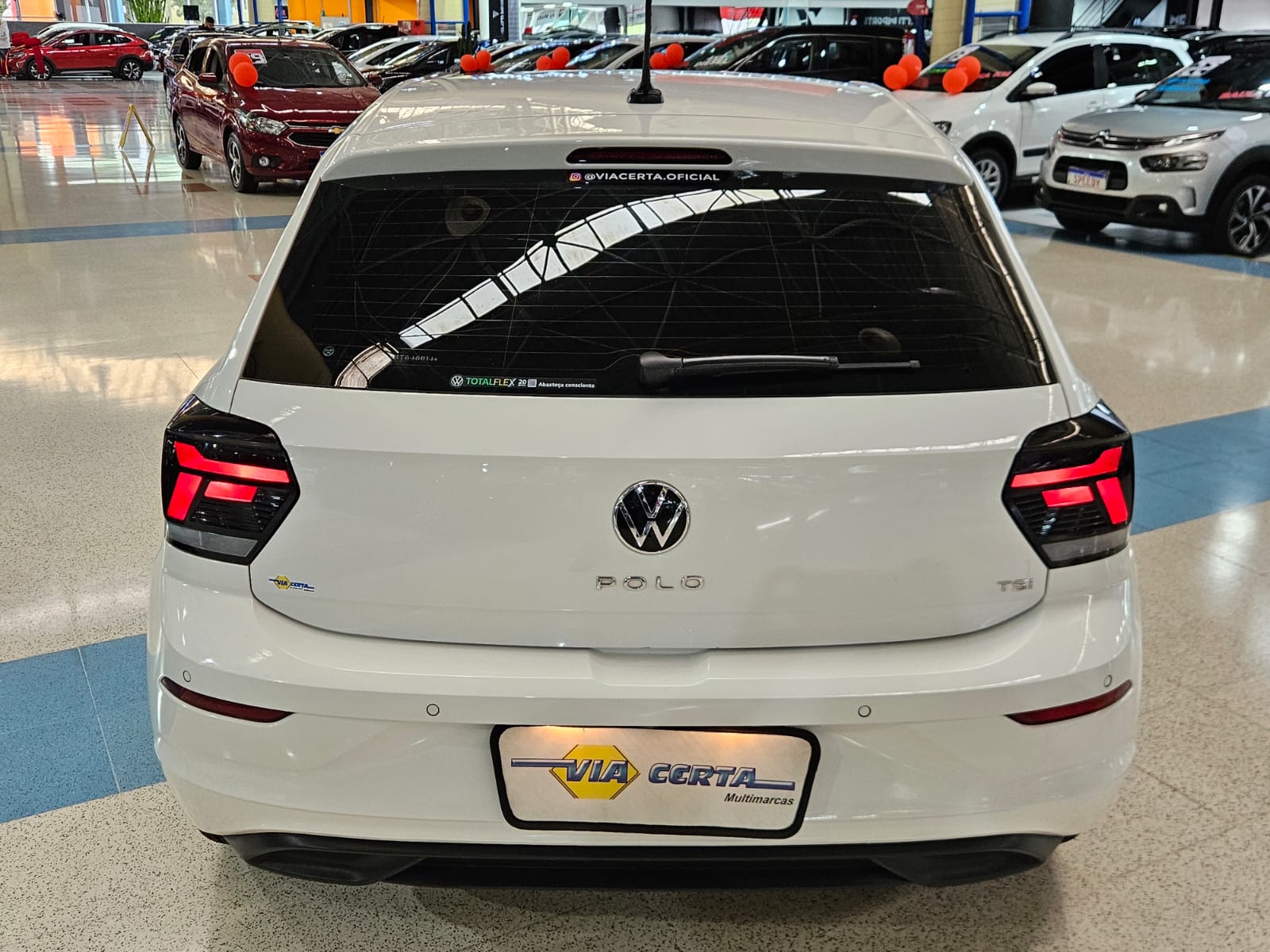 VOLKSWAGEN POLO