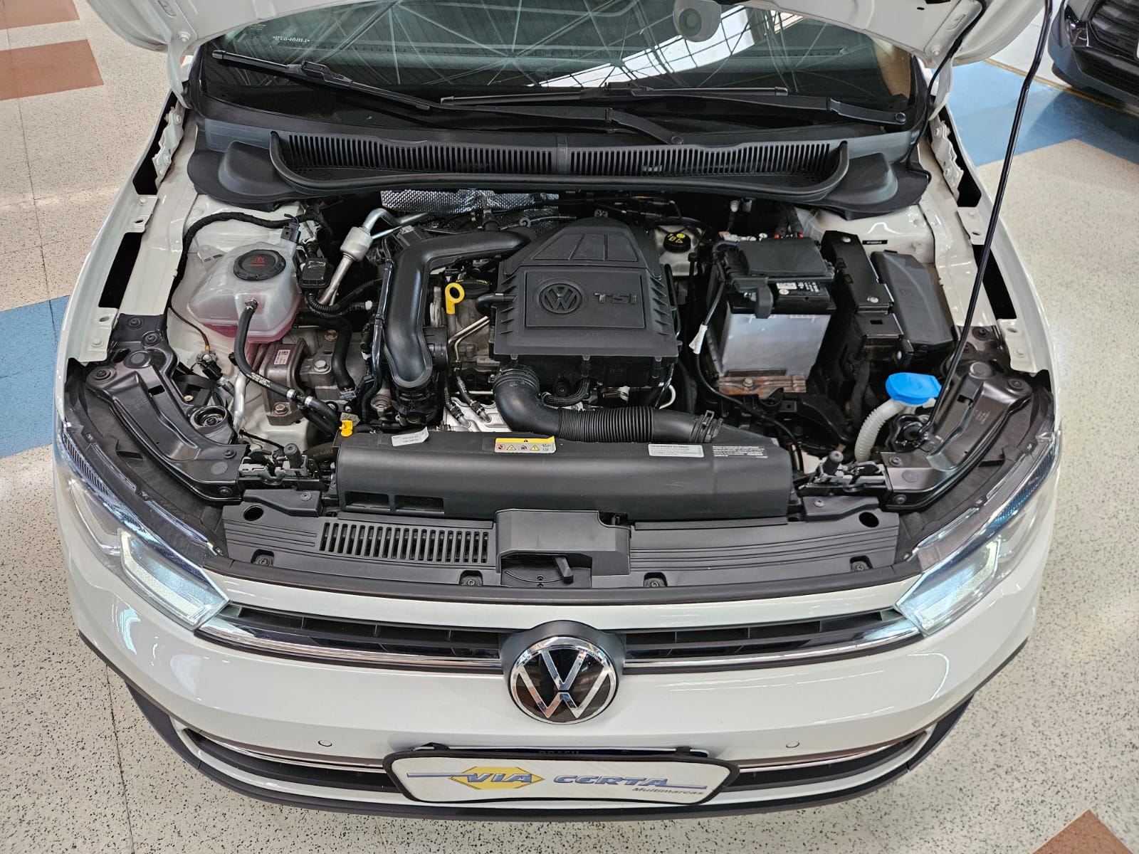 VOLKSWAGEN POLO
