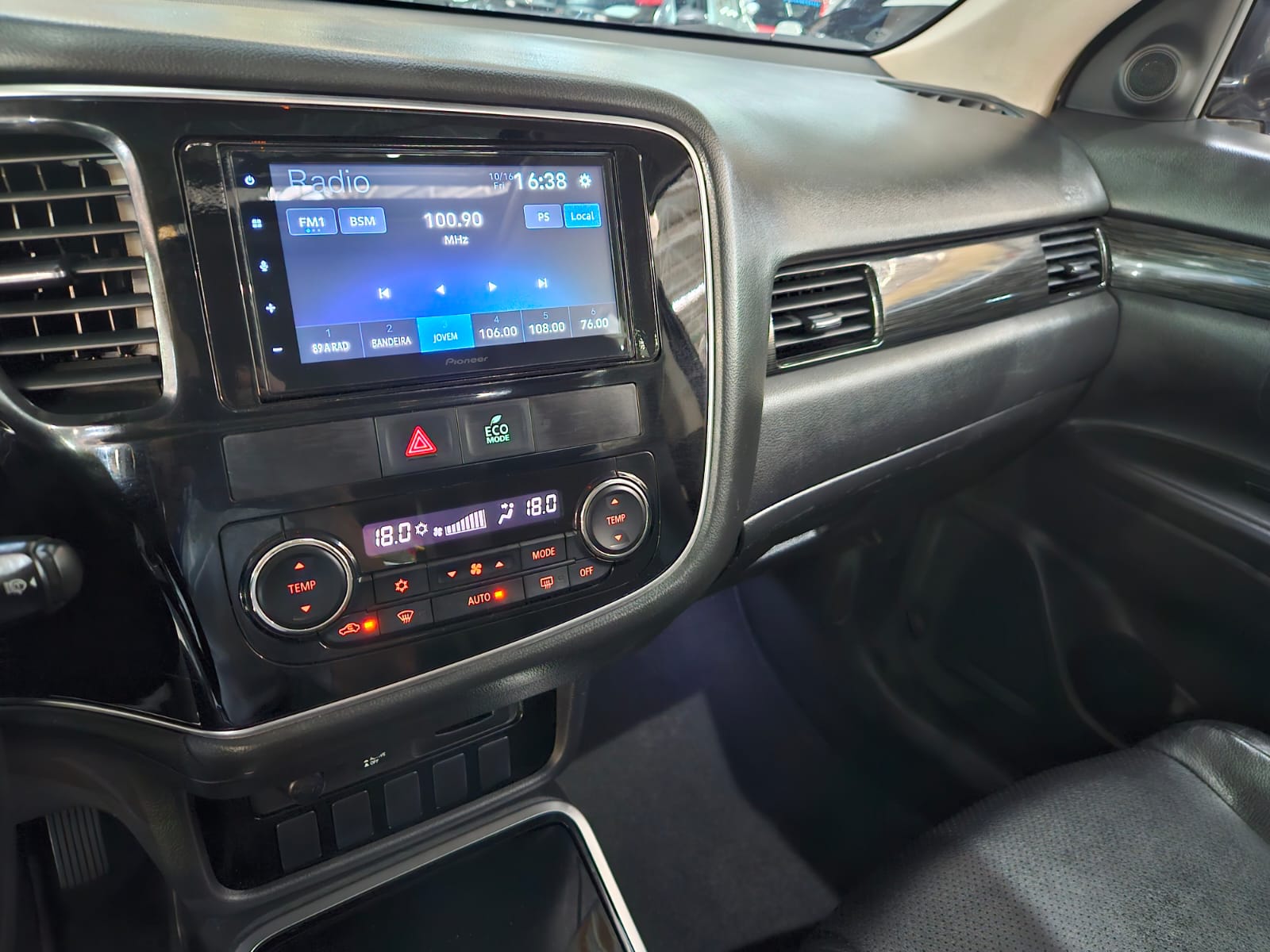 MITSUBISHI OUTLANDER