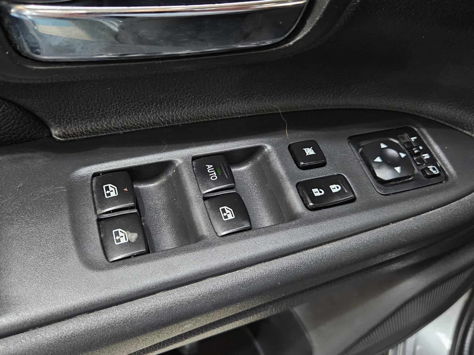 MITSUBISHI OUTLANDER
