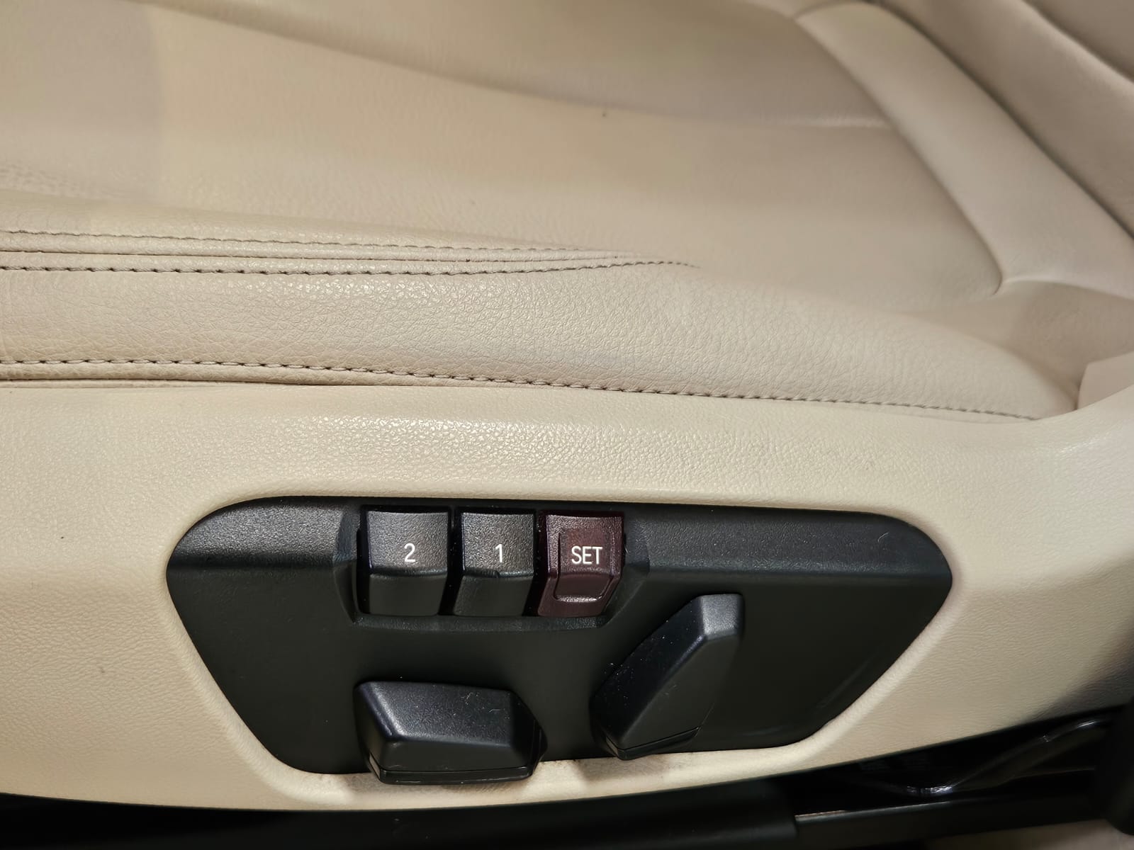 BMW 220i
