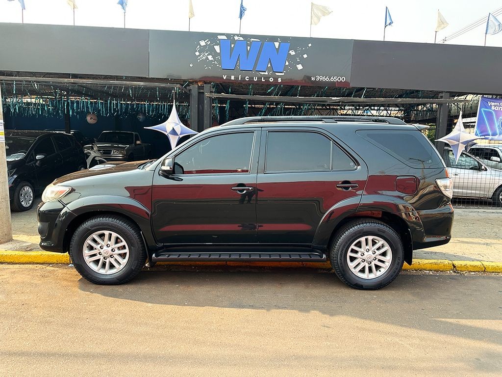 TOYOTA HILUX SW4