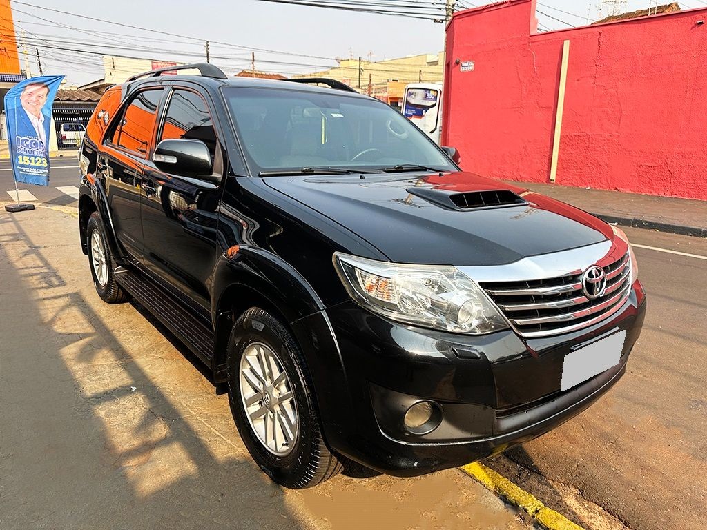 TOYOTA HILUX SW4