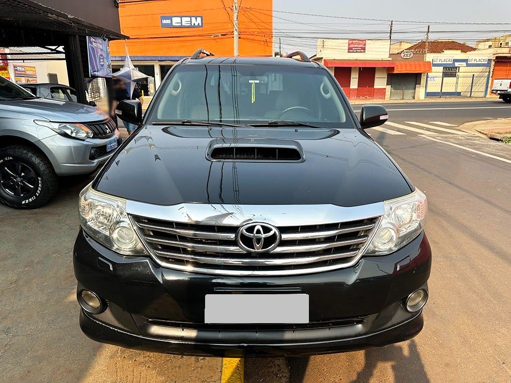 TOYOTA HILUX SW4