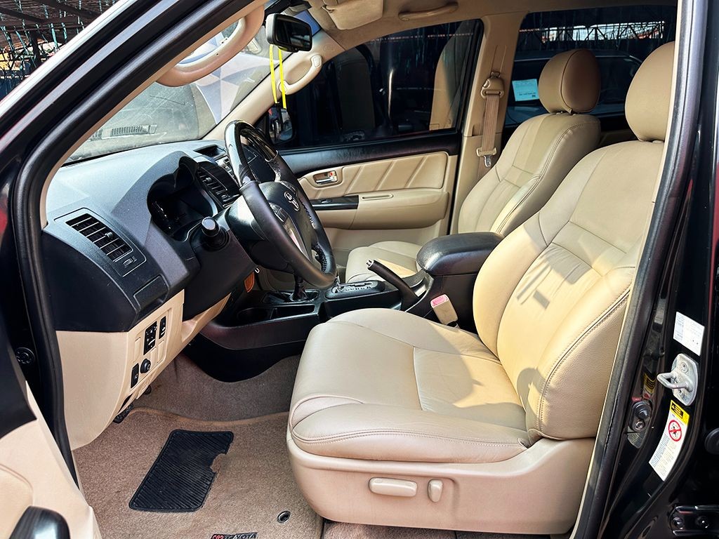 TOYOTA HILUX SW4