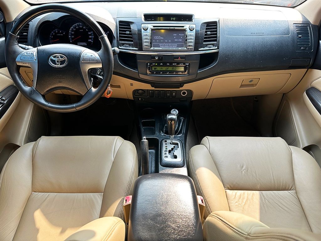 TOYOTA HILUX SW4