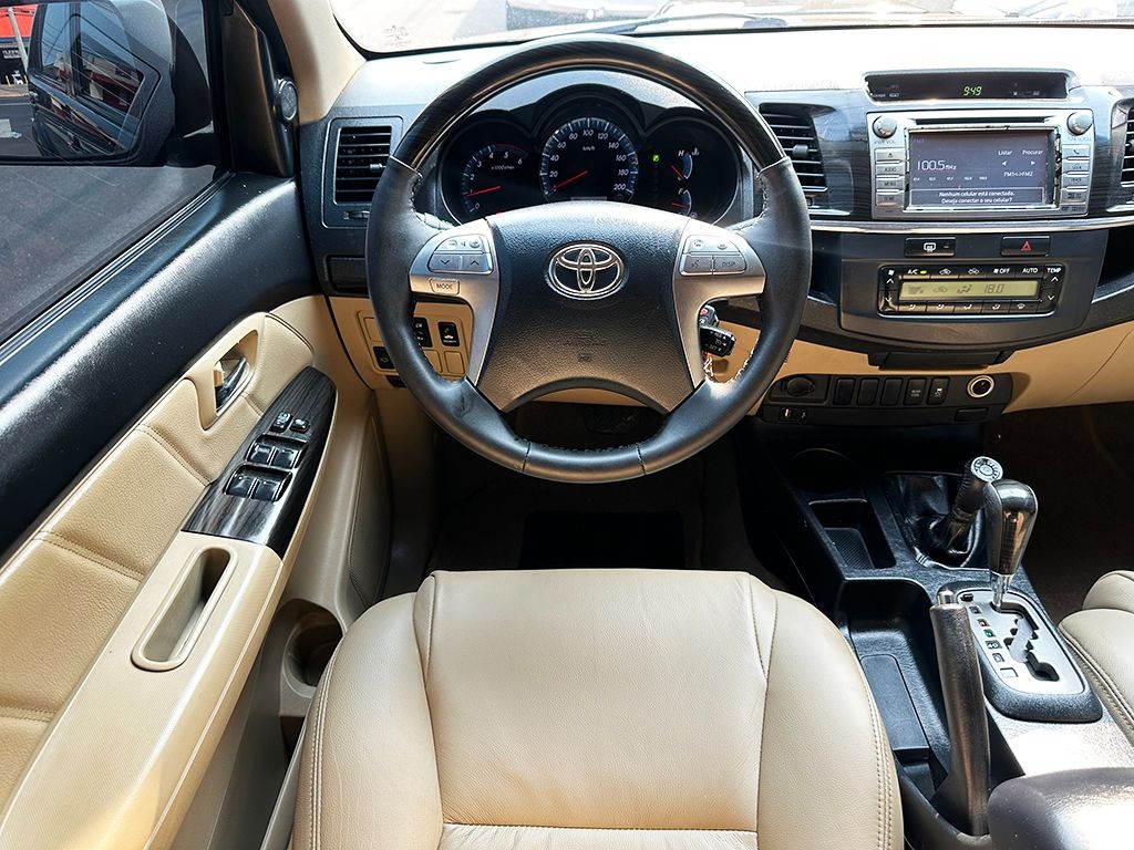 TOYOTA HILUX SW4