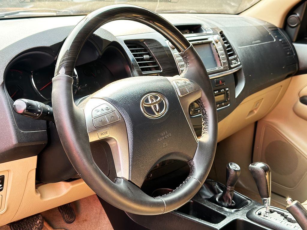 TOYOTA HILUX SW4