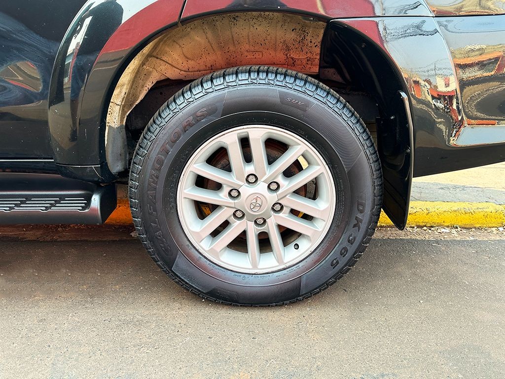 TOYOTA HILUX SW4