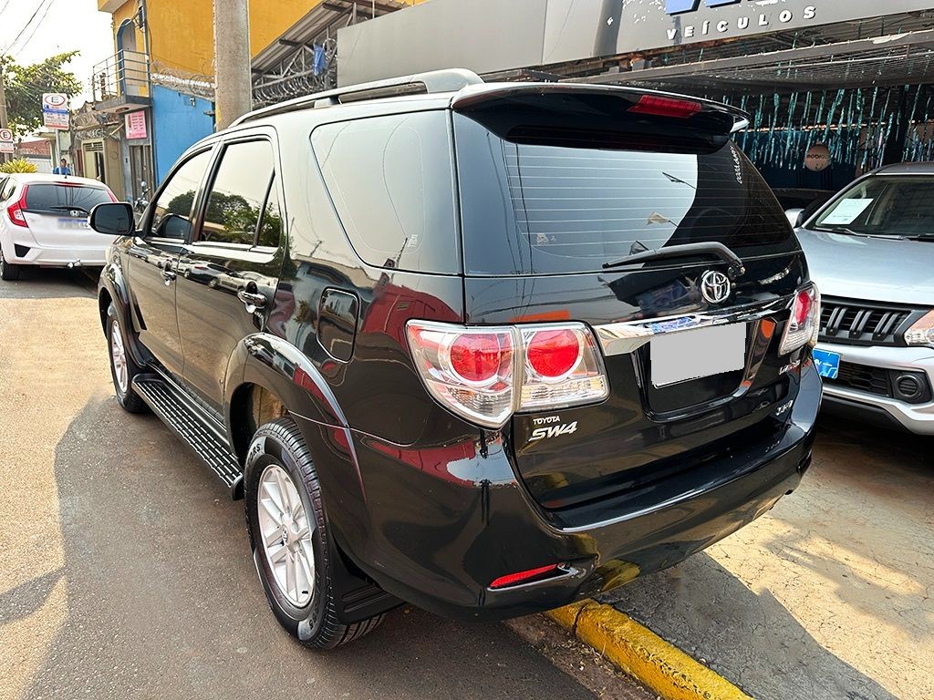 TOYOTA HILUX SW4