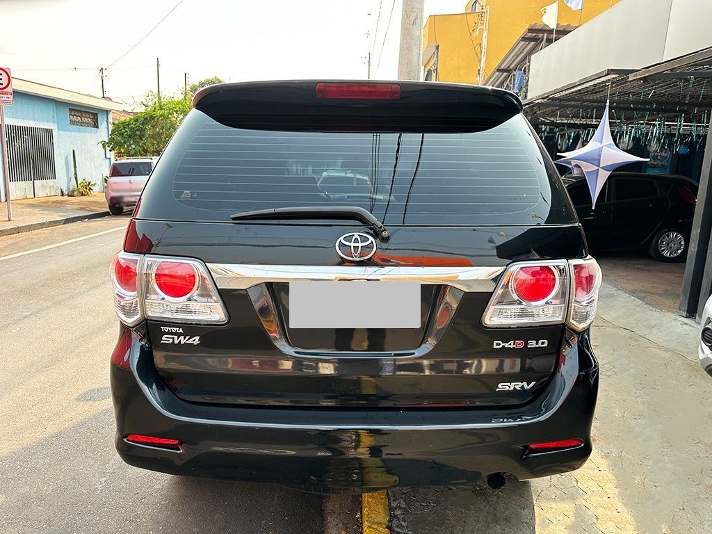 TOYOTA HILUX SW4