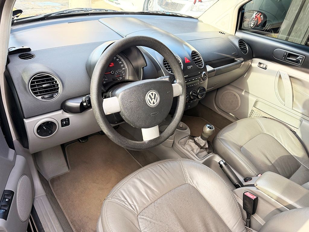 VOLKSWAGEN NEW BEETLE