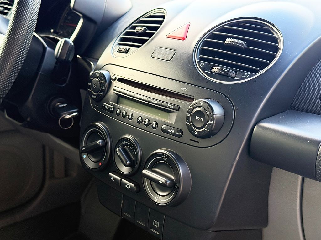 VOLKSWAGEN NEW BEETLE