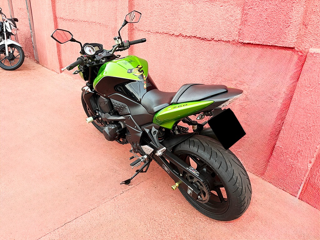 KAWASAKI Z750