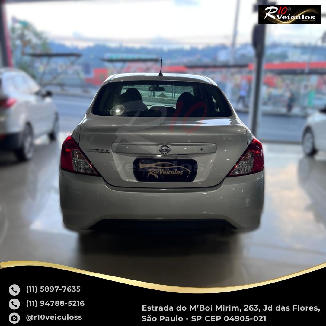 NISSAN VERSA