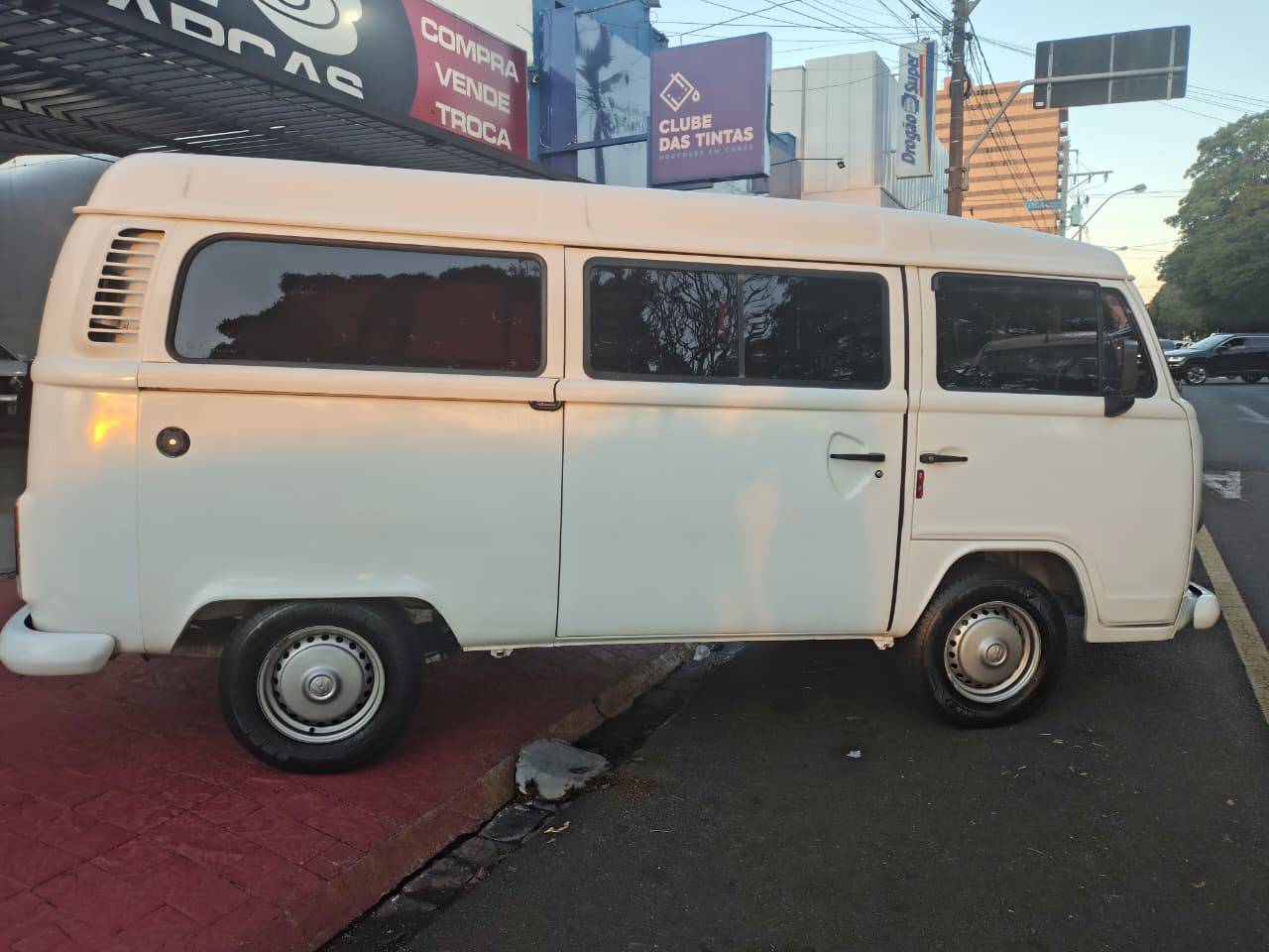 VOLKSWAGEN KOMBI