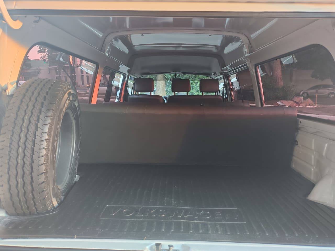 VOLKSWAGEN KOMBI