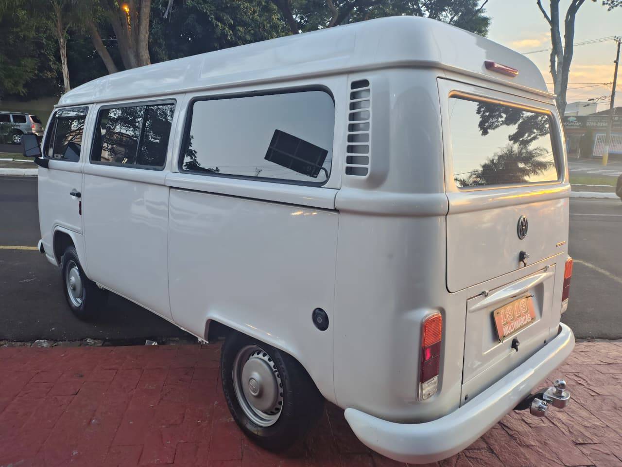 VOLKSWAGEN KOMBI