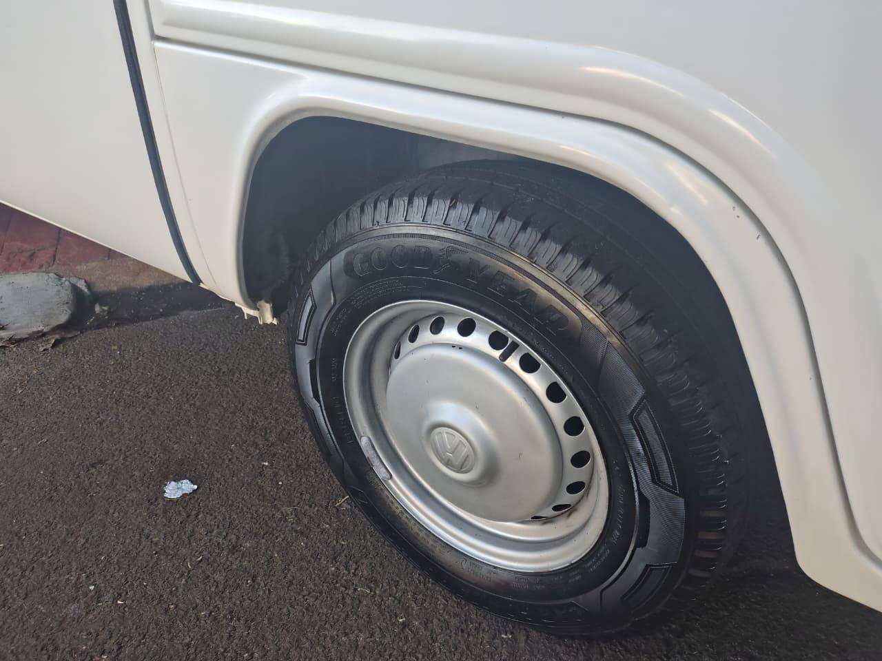 VOLKSWAGEN KOMBI
