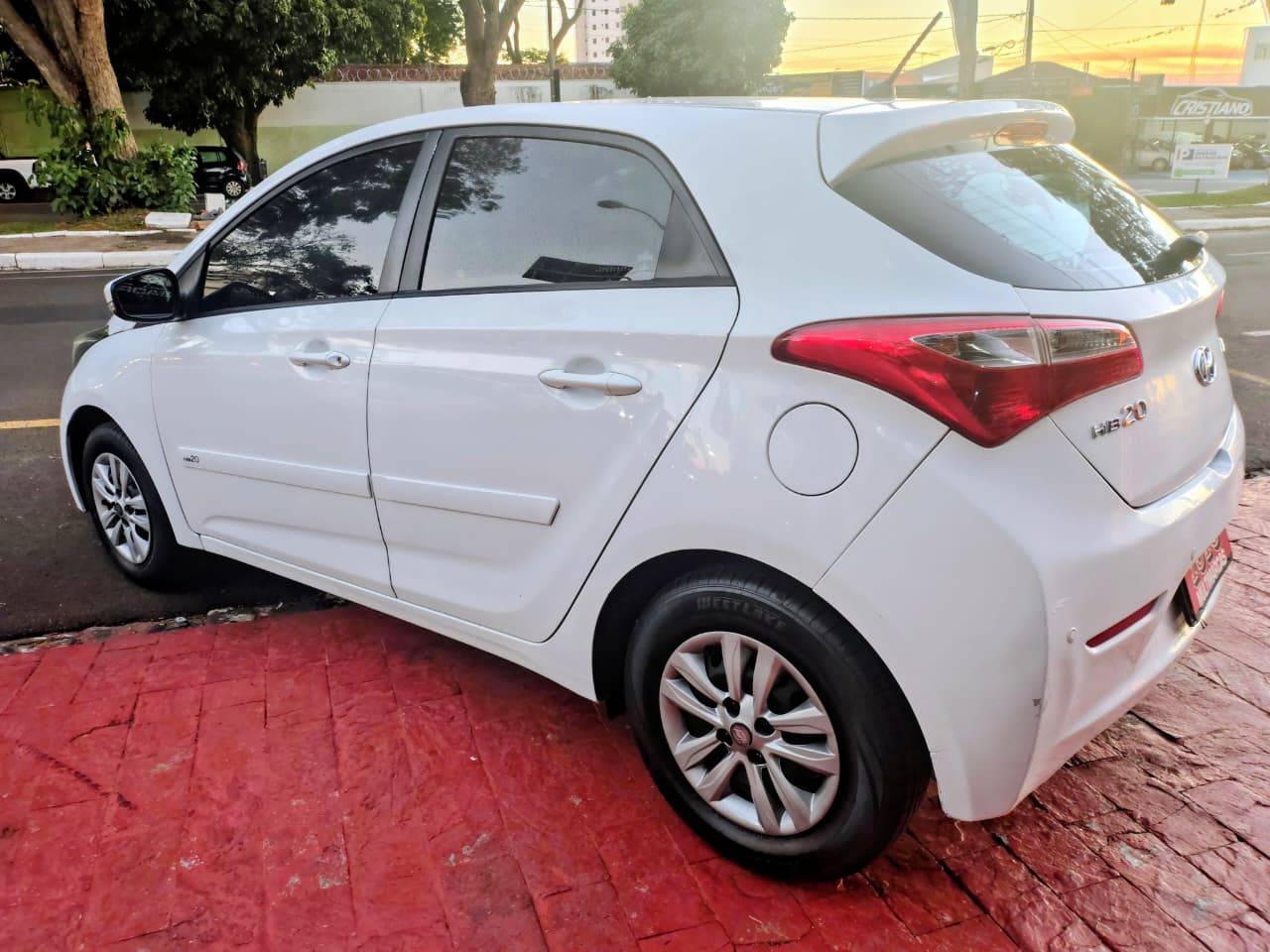 HYUNDAI HB20