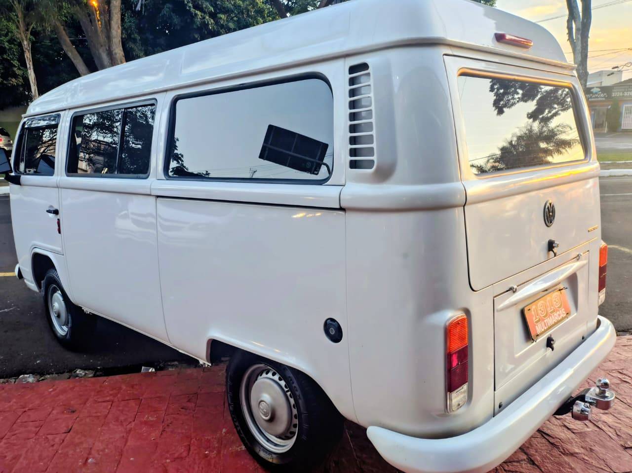 VOLKSWAGEN KOMBI