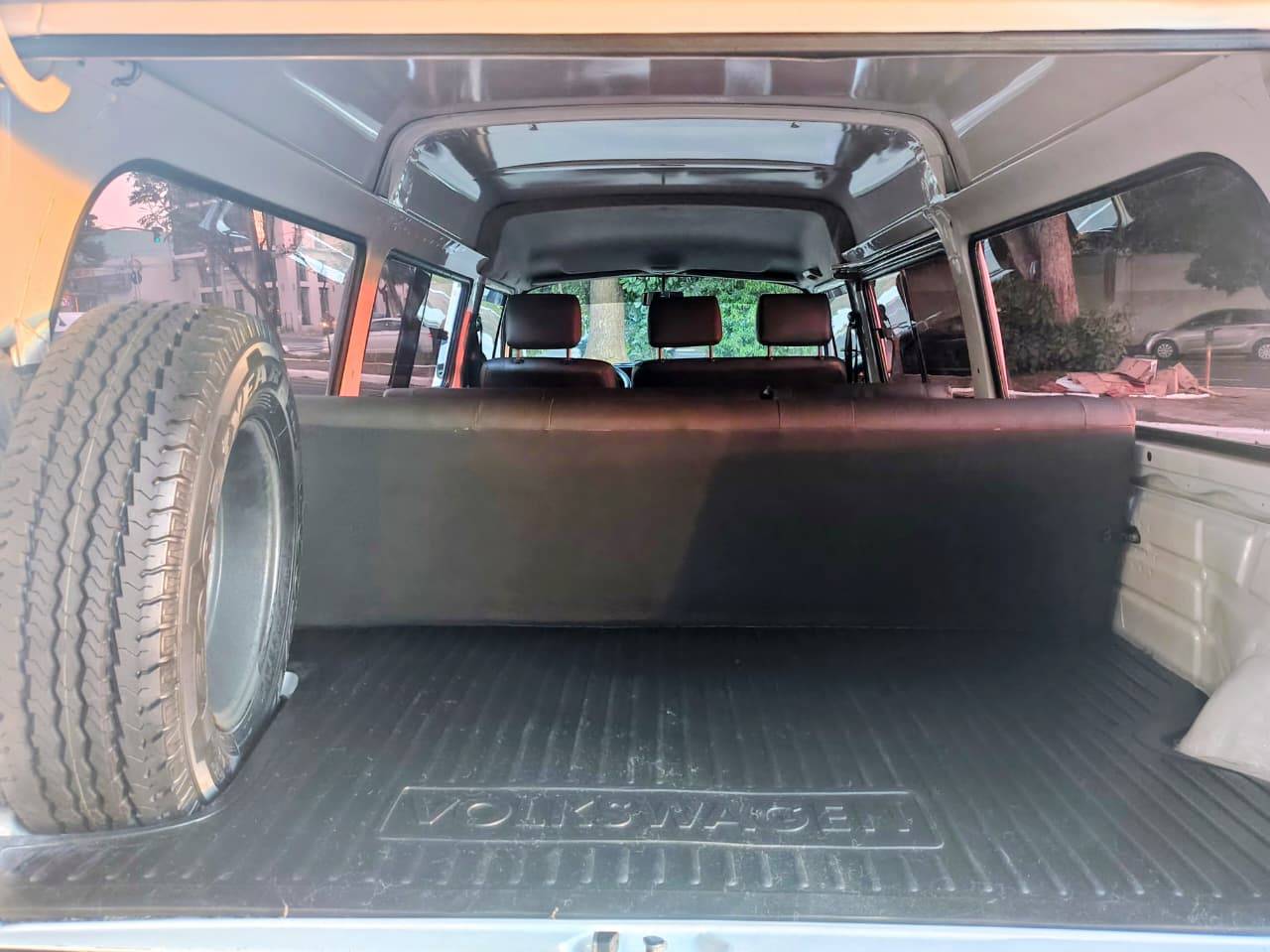 VOLKSWAGEN KOMBI