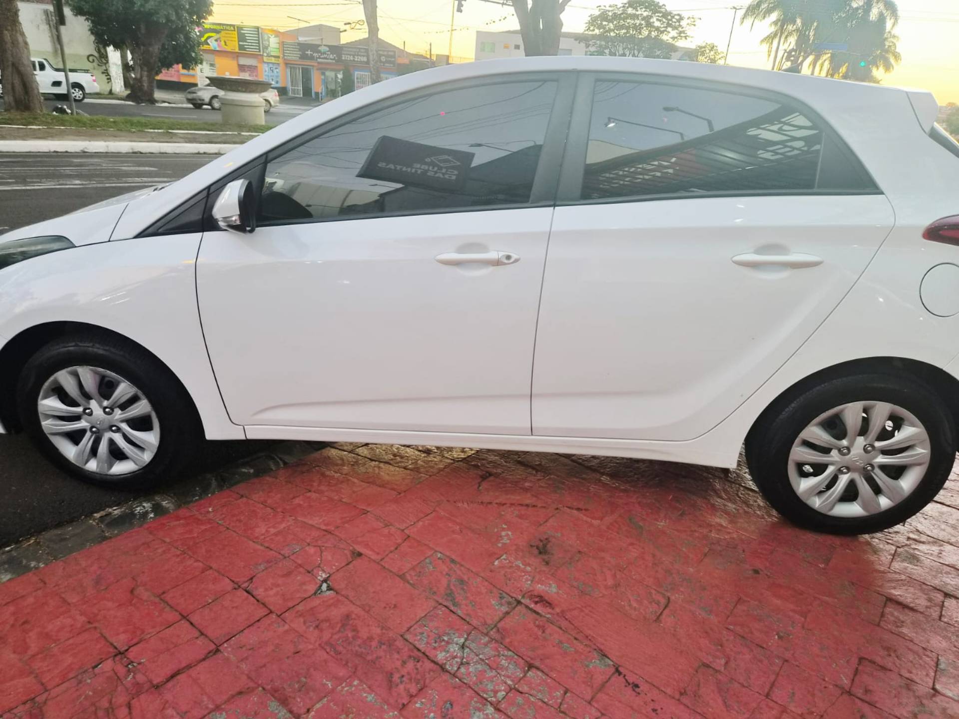 HYUNDAI HB20