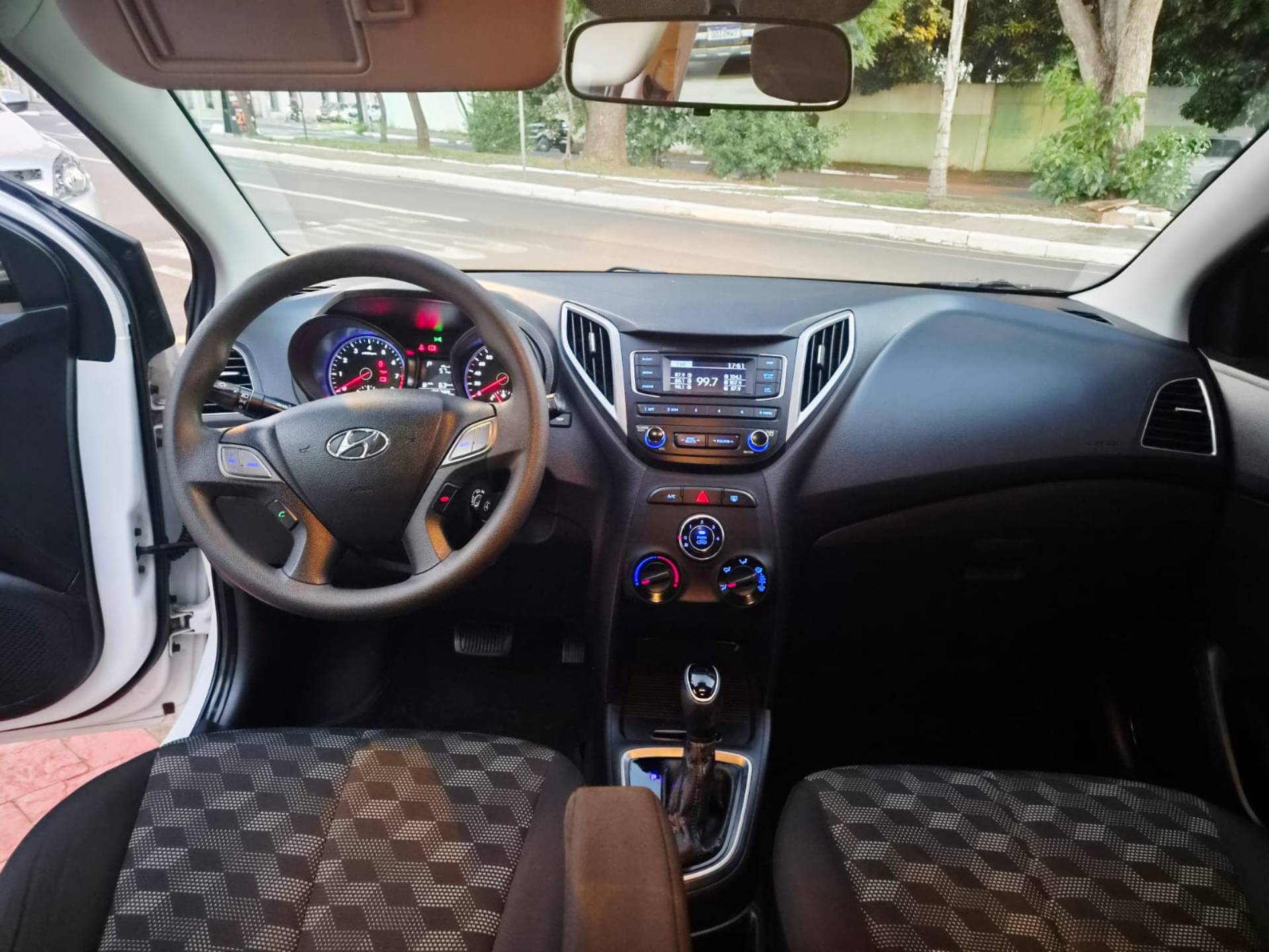 HYUNDAI HB20