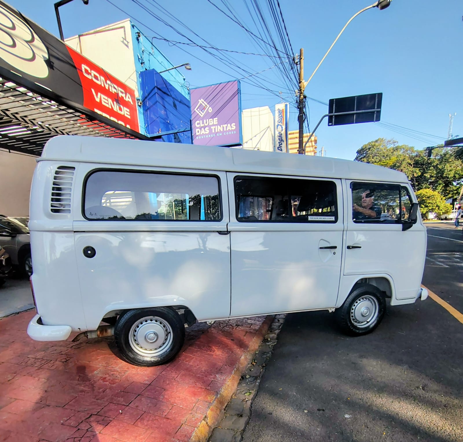 VOLKSWAGEN KOMBI