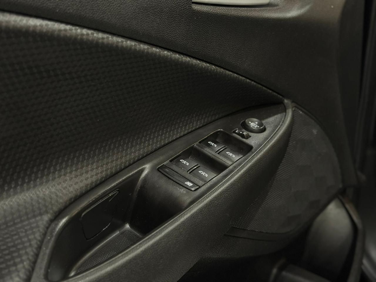 ONIX 1.0 TURBO PLUS LT