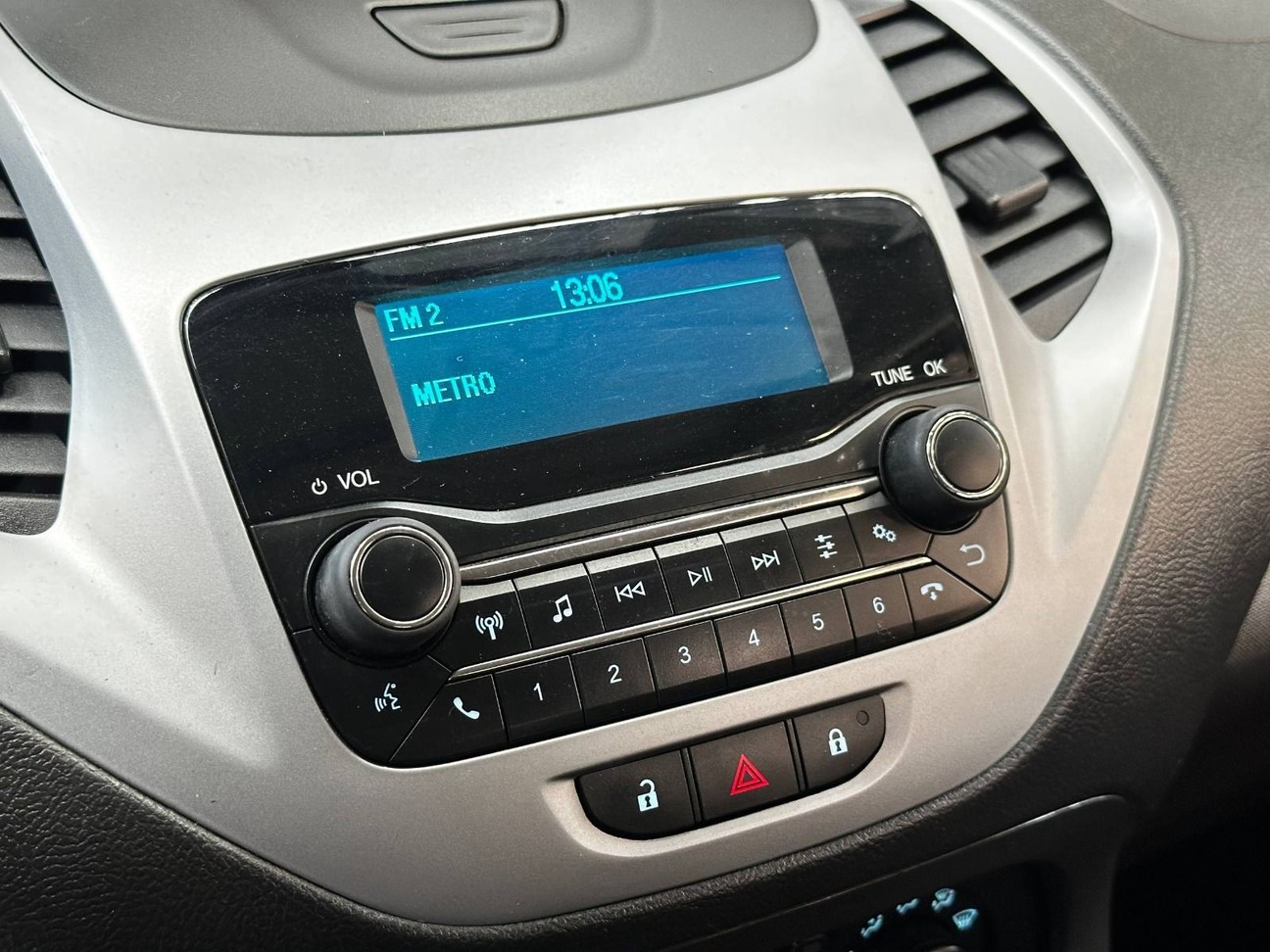 KA 1.0 TIVCT SE SEDAN