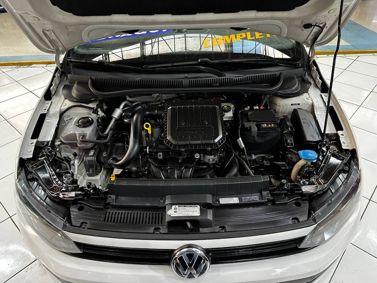 VOLKSWAGEN POLO
