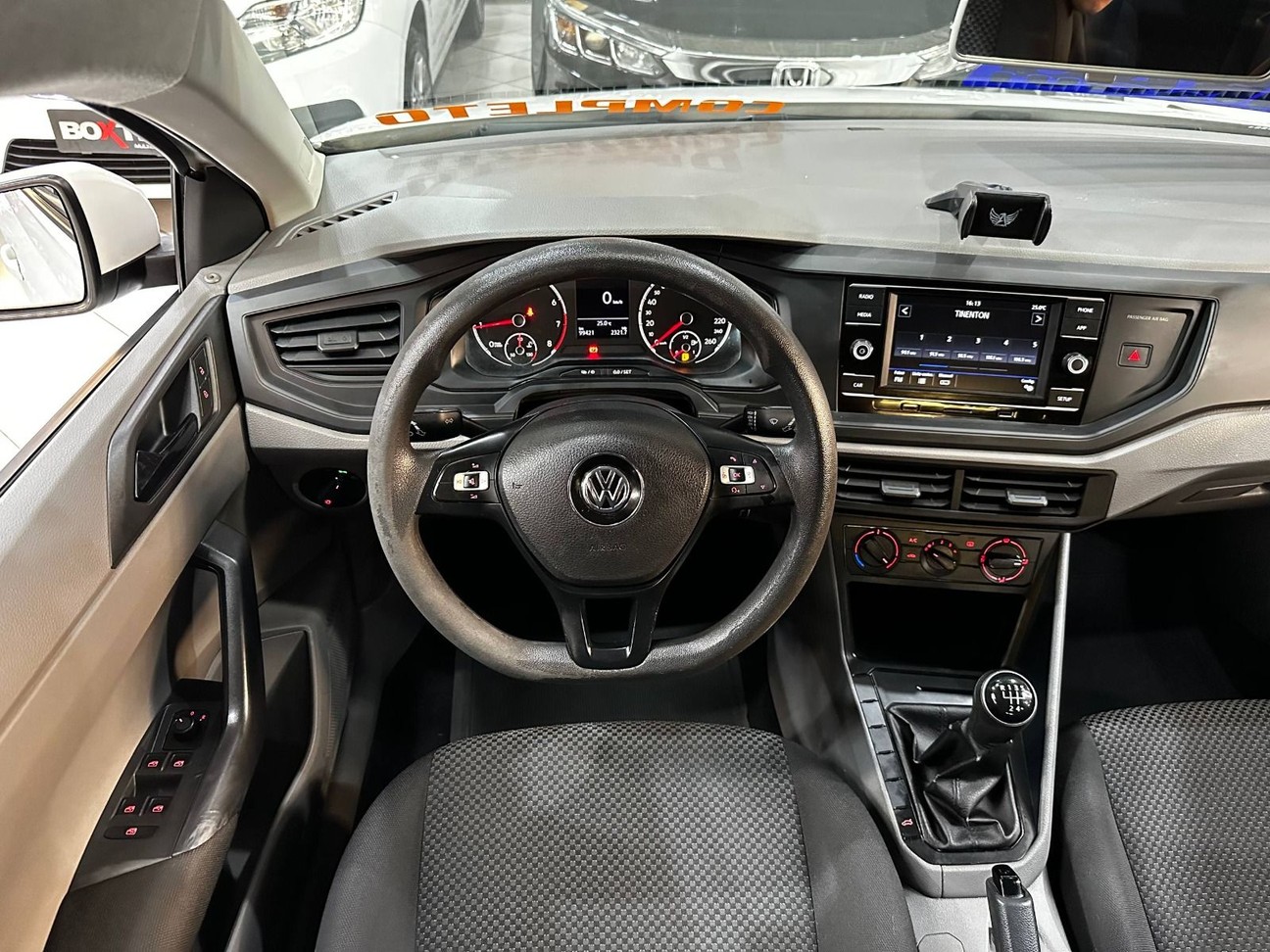 VOLKSWAGEN POLO