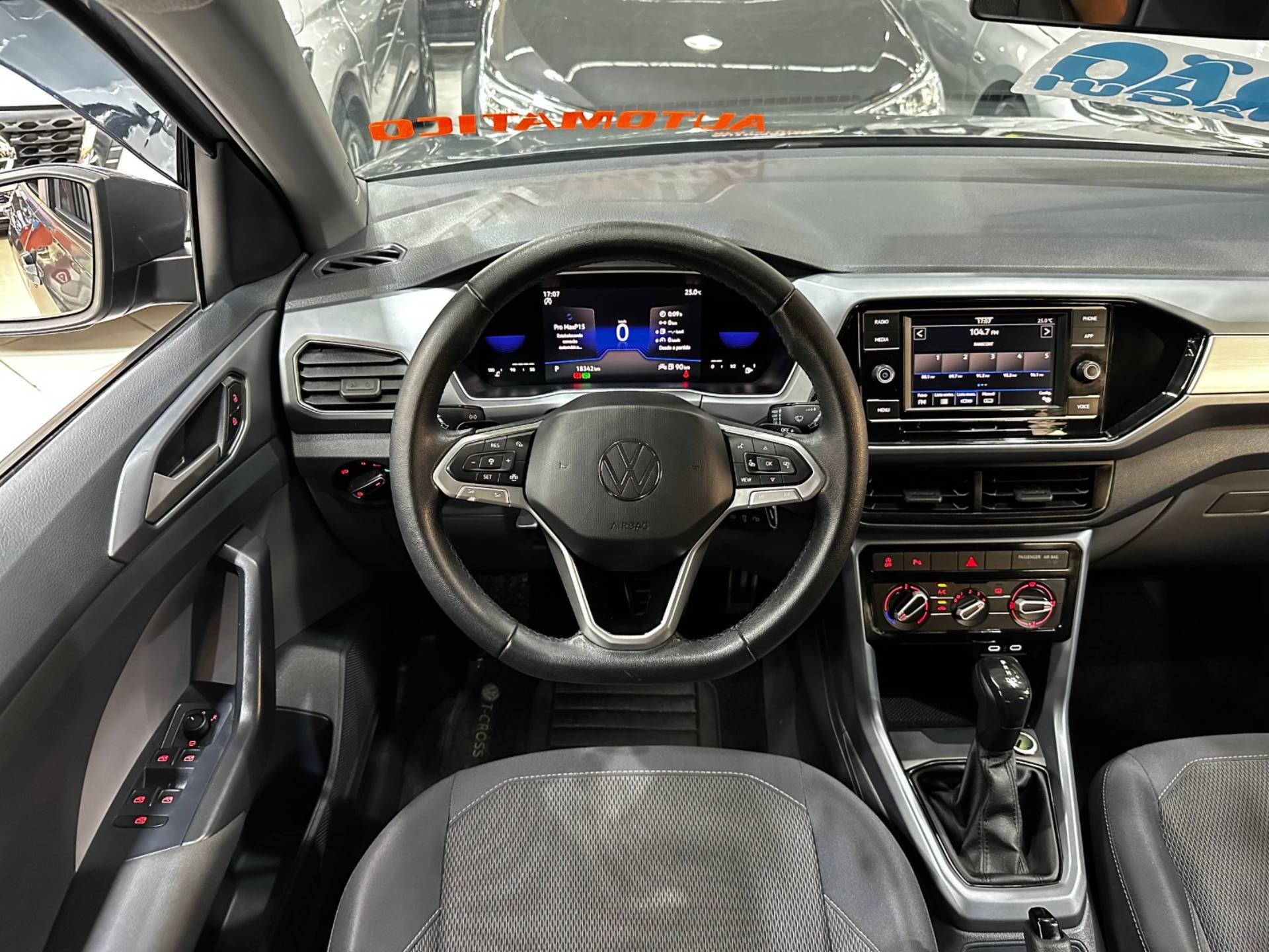 VOLKSWAGEN T-CROSS